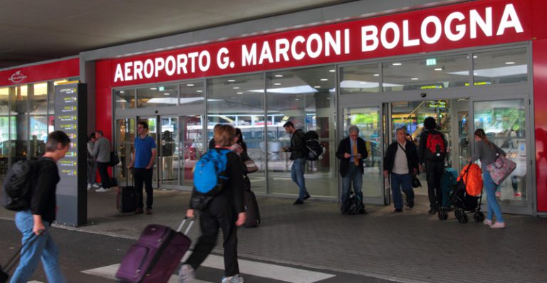 Aeroporto Marconi di Bologna, l'ingresso